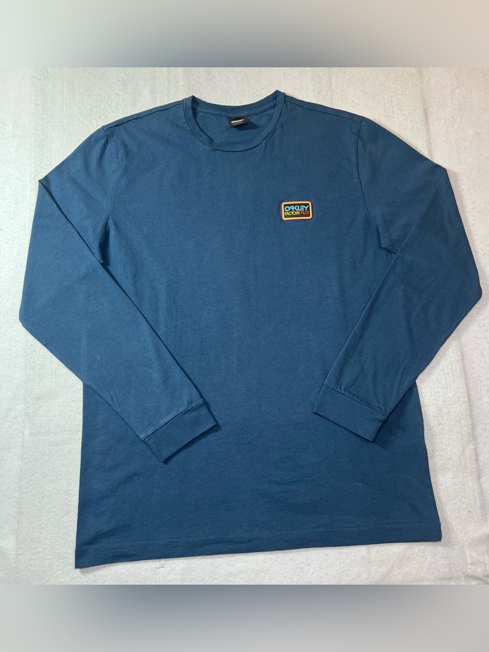Oakley Factory Pilot Men’s Long Sleeve Logo Graphic Shirt,Universal Blue, Large